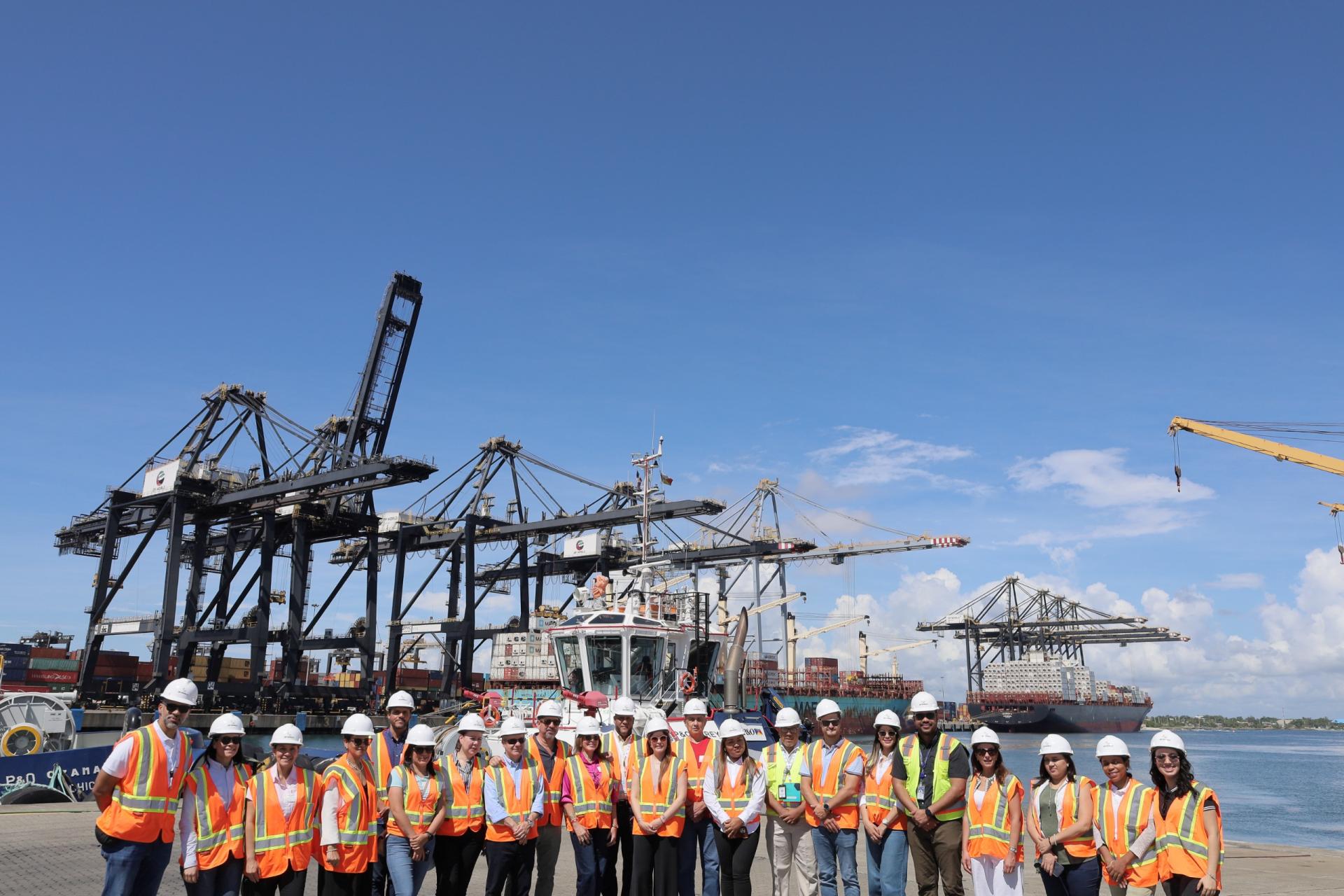 Momentos durante la visita comercial a DP World Dominicana en el marco del Congreso Nacional BASC. 